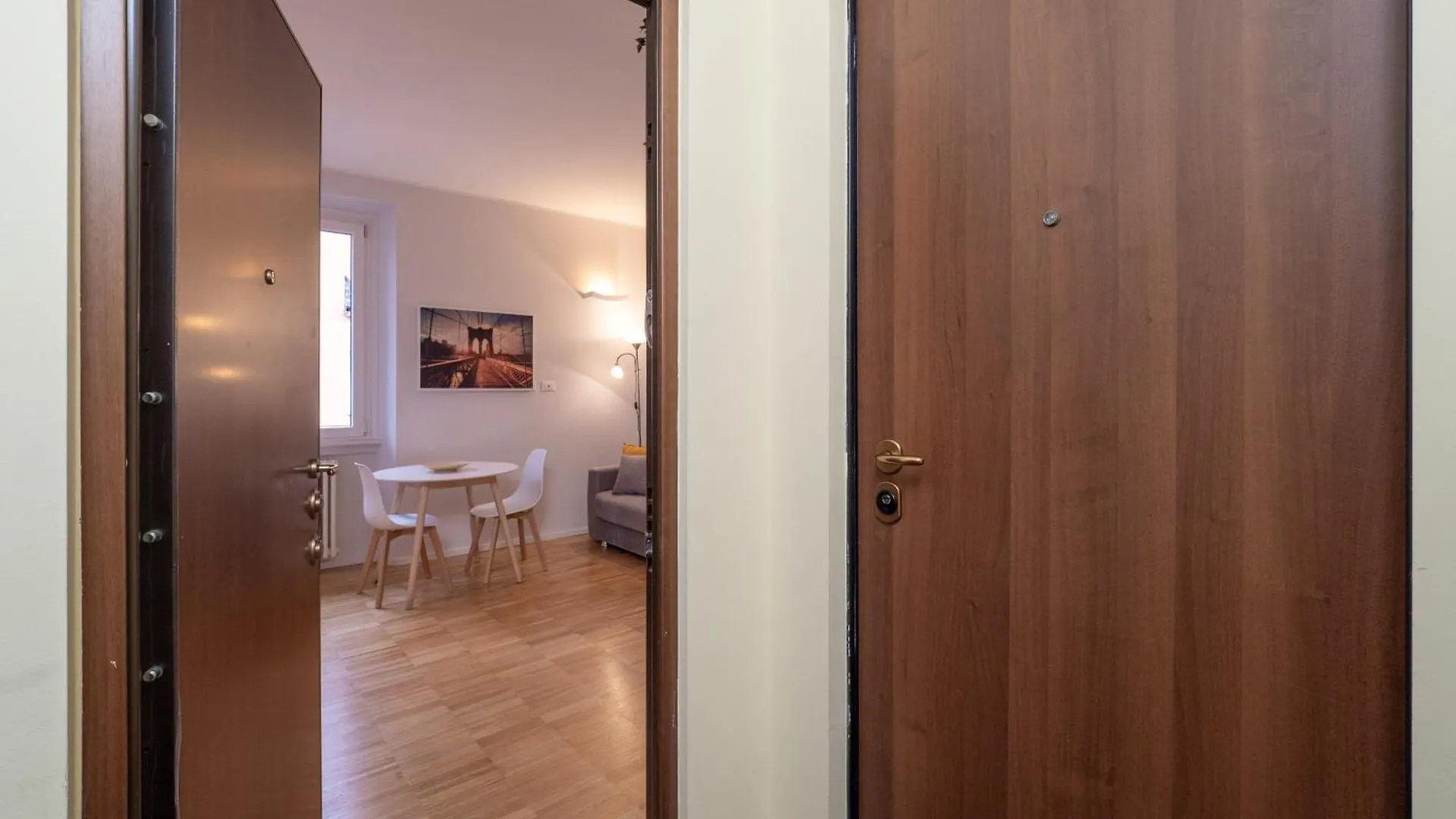 Keys Of Italy - Melloni 4 / Mustard Revolution Apartment Milan