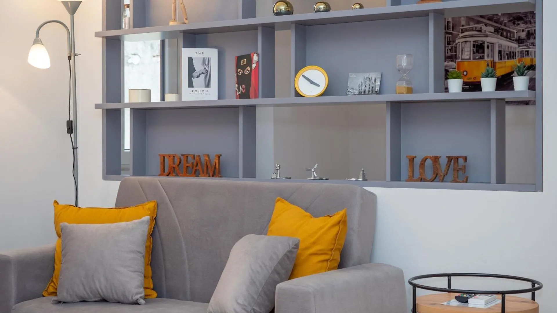 Keys Of Italy - Melloni 4 / Mustard Revolution Apartment Milan