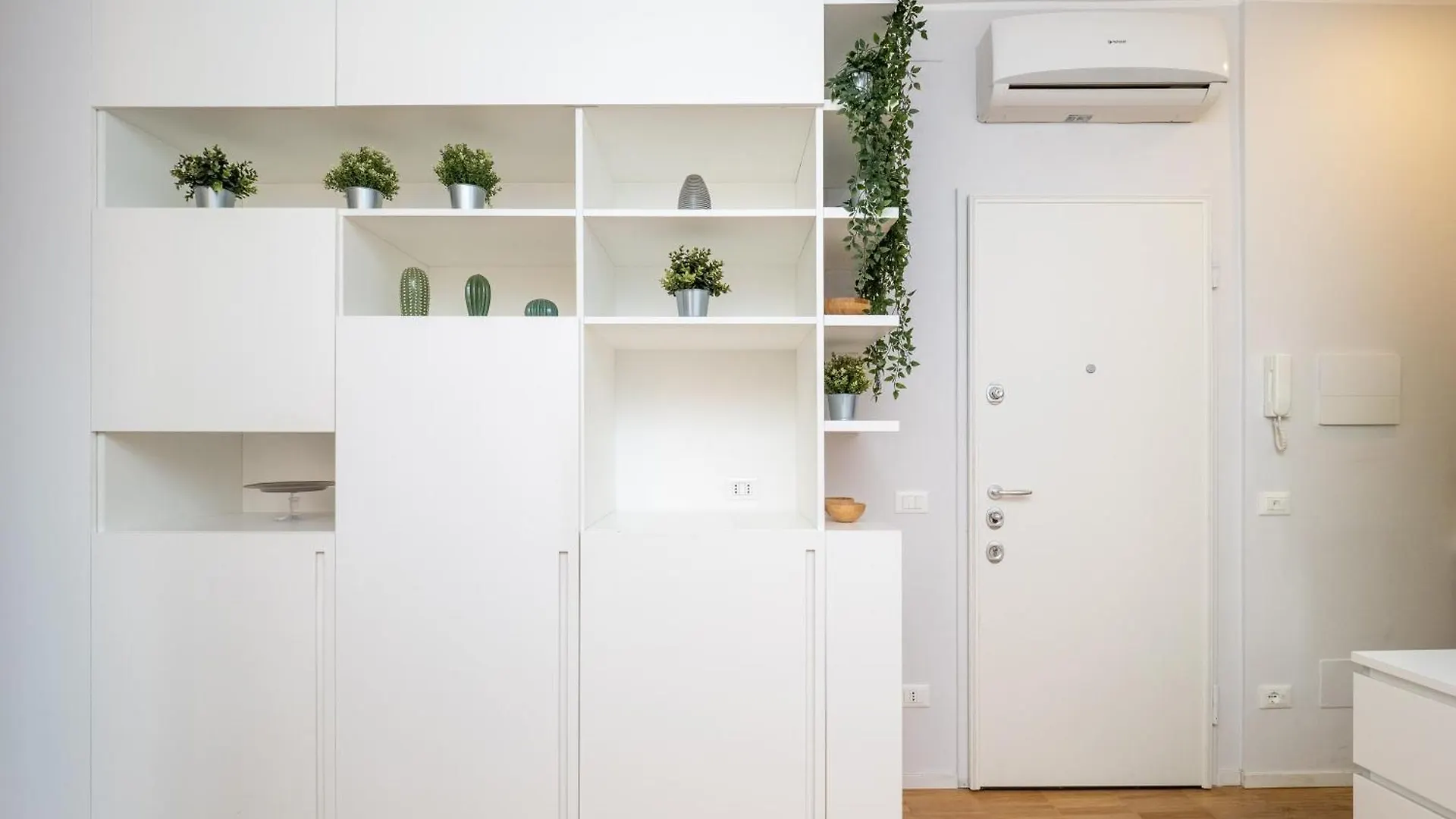 Keys Of Italy - Melloni 4 / Mustard Revolution Apartment Milan