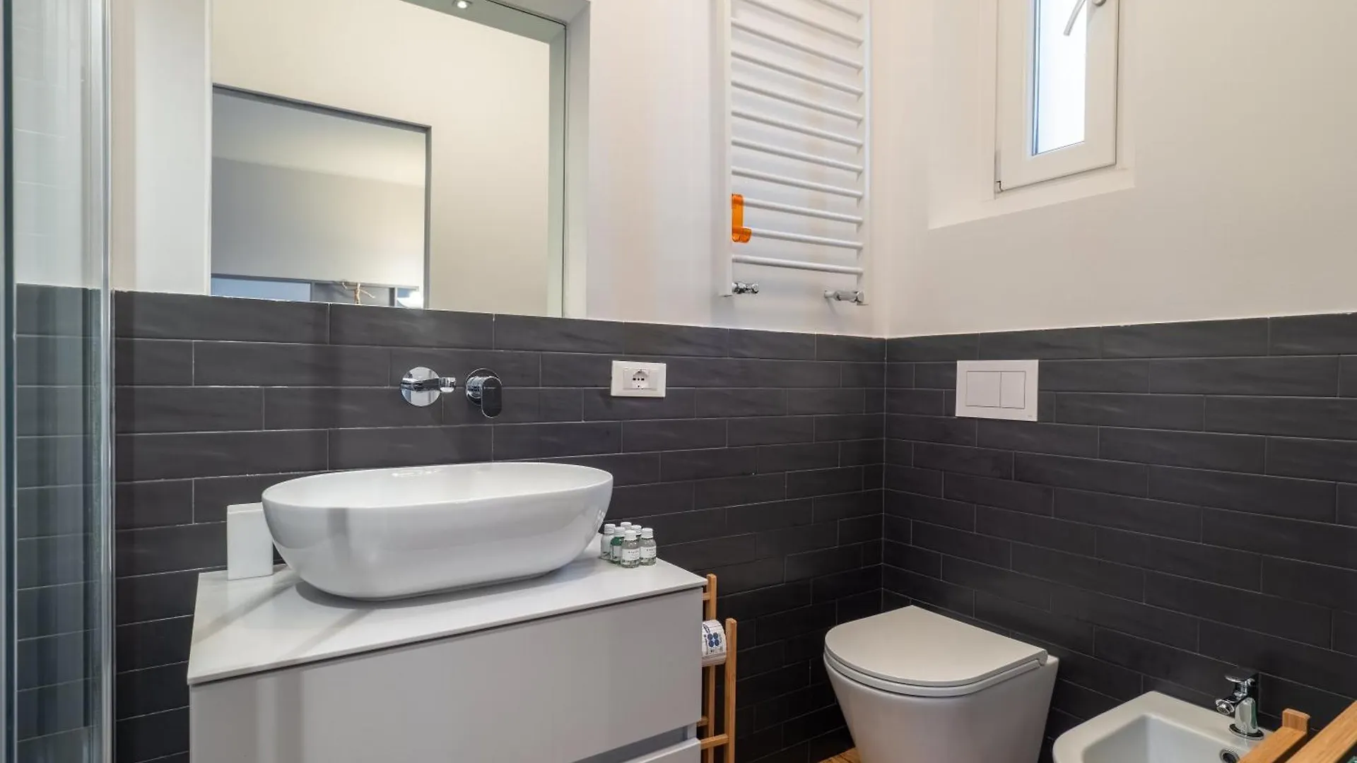 Keys Of Italy - Melloni 4 / Mustard Revolution Apartment Milan